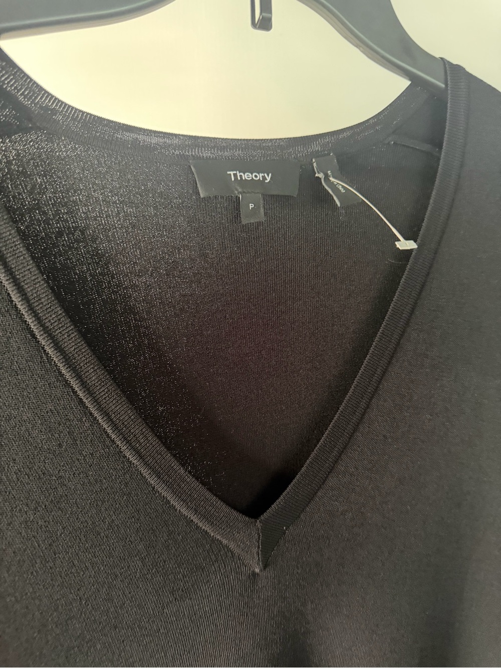 Theory Black V-Neck Long Sleeve Tee - Picture 3 of 4